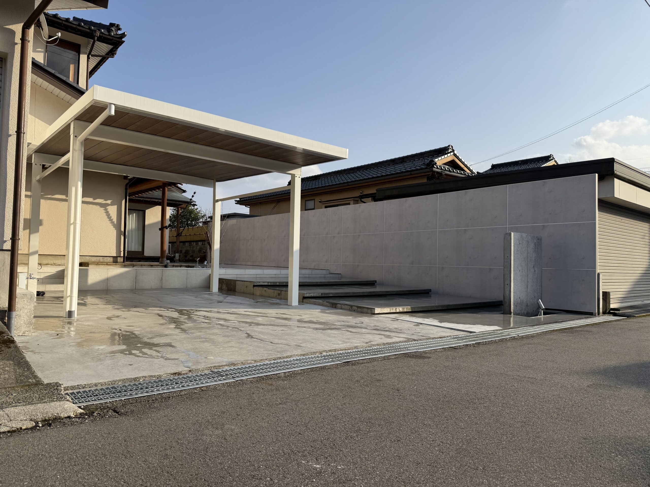 伸びやかな余白で包む、プライベート外構 ?>