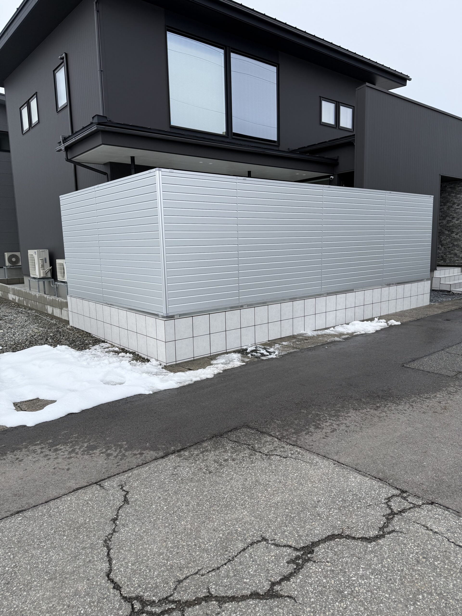 タイルテラスを囲う、上質なプライベート空間 ?>